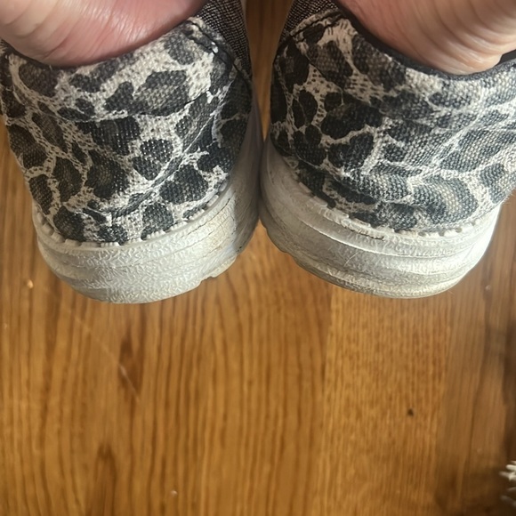 Hey dude, ladies, shoe size 10 very good condition gray animal print heel - Picture 10 of 12
